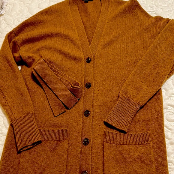 Slightly used oversized relaxed sweater cardigan. - Picture 3 of 4